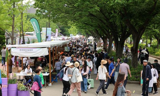 서울국제정원박람회, 첫 주말 맞이해 인산인해