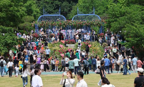 서울국제정원박람회 열린 보라매공원 '인산인해'