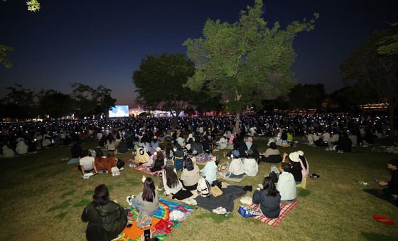 '한강공원에서 즐기는 K팝 공연'
