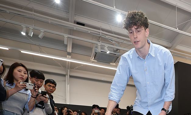 다이슨, 세계에서 가장 슬림한 무선 청소기 '펜슬백 FluffyCones' 출시