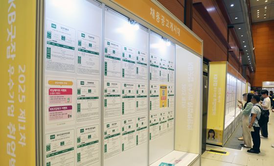 고용률 역대 최고라지만…풀타임 취업자 줄고 알바 늘었다