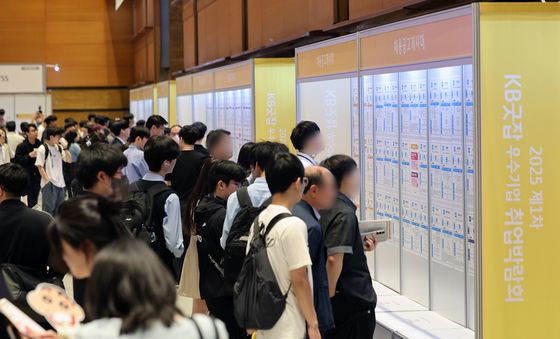 고용률 '역대 최고'…풀 타임 줄고 알바 늘었다