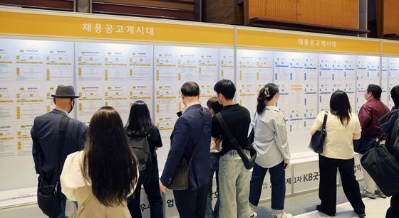 고용률 역대 최고라지만…풀타임 취업자 줄고 알바 늘었다