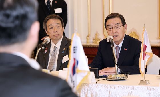 인사말하는 김윤 한일경제협회 회장