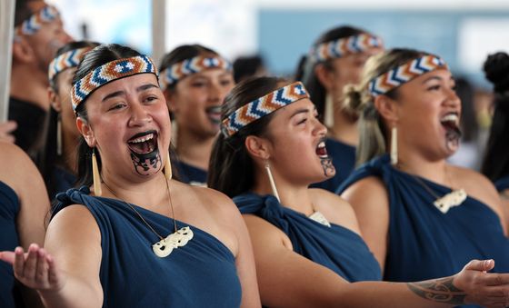 마오리의 대표 공연예술 '카파 하카'
