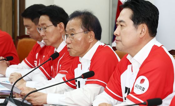 선대위 회의서 발언하는 윤재옥 본부장