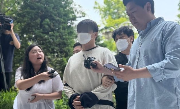 '마약 투약 혐의' 신남성연대 간부 영장 심사 출석