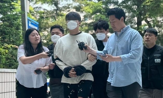 '마약 투약 혐의' 신남성연대 간부 영장 심사 출석