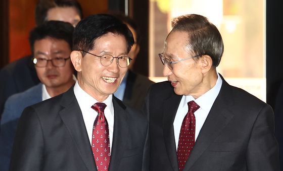 이명박 전 대통령 만난 김문수