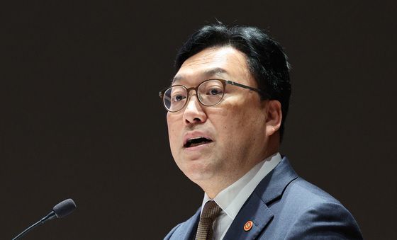 축사하는 김병환 금융위원장