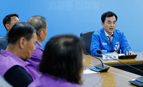 인사말하는 안규백 단장