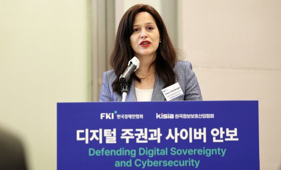 기조강연 하는 뉴버거 교수