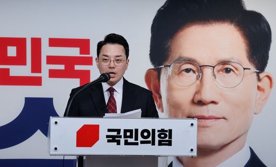 국민의힘 당사 찾아 기자회견하는 조명현 씨