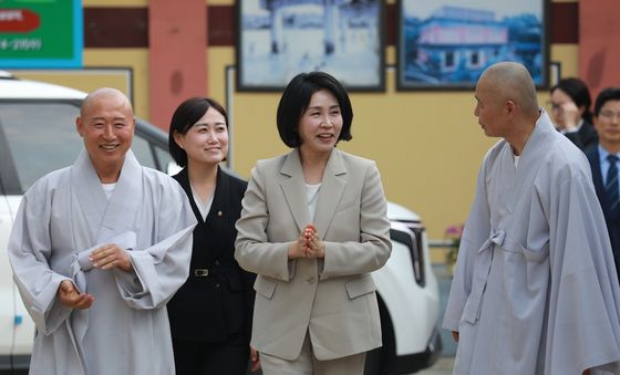 청주 용화사 찾은 김혜경 여사