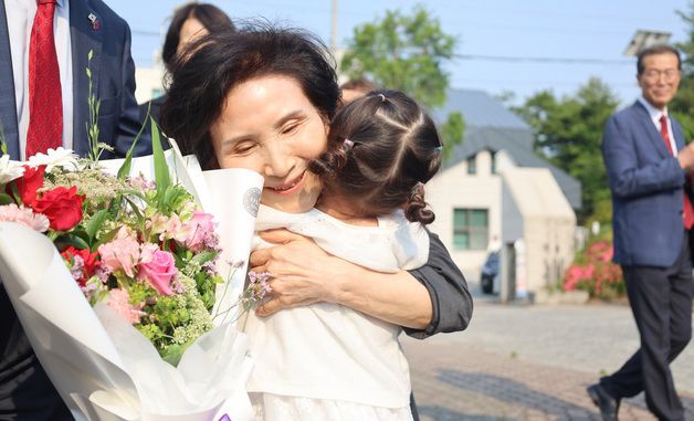 모교 순천여고 방문한 설난영 여사