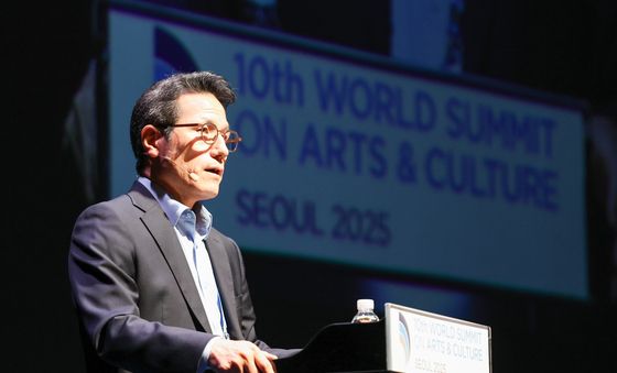 인사말하는 정병국 문화예술위원장