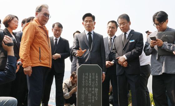 김주열 열사 묘역 찾은 김문수