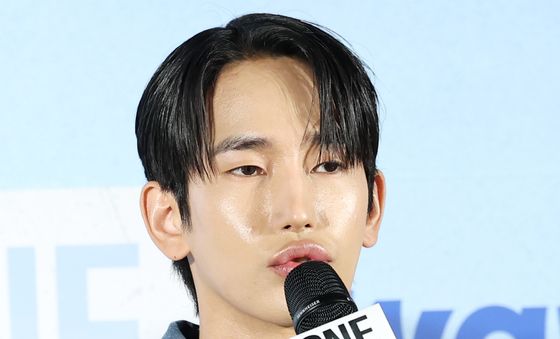 육준서, 의문의 전학생