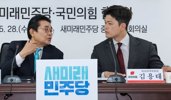 대화 나누는 전병헌·김용태