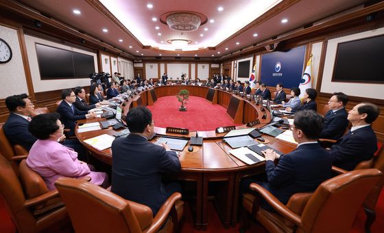 대선 전 국무회의 주재하는 이주호 권한대행