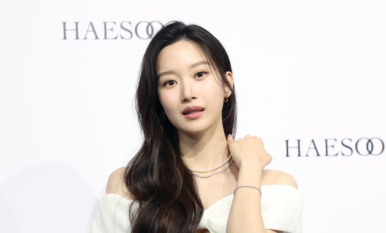 문가영, 빛나는 미모