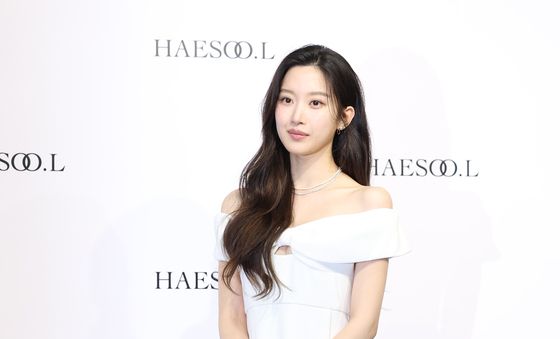 문가영, 인형이 따로없네