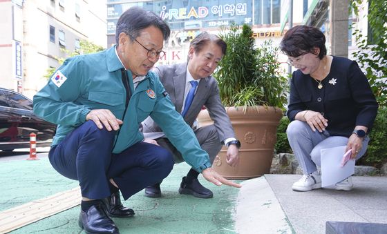 강기정 시장, 사전투표 준비 상황 점검