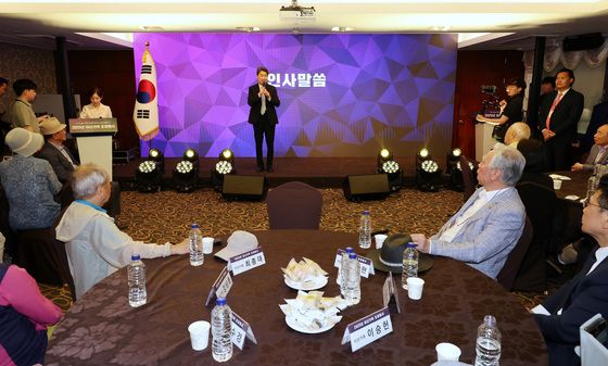 이산가족 초청행사 참석한 이주호 권한대행