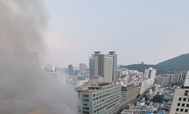 쉽사리 잡히지 않는 불길