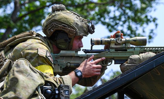 목표물 사격하는 호주 저격수