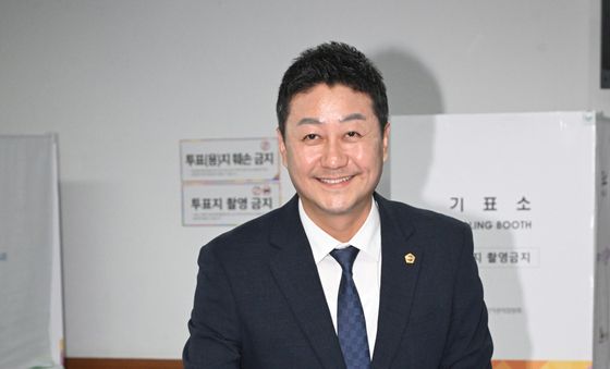 사전투표하는 김진경 경기도의회 의장