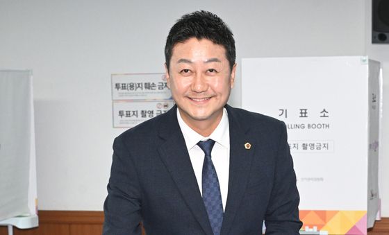 사전투표하는 김진경 경기도의회 의장