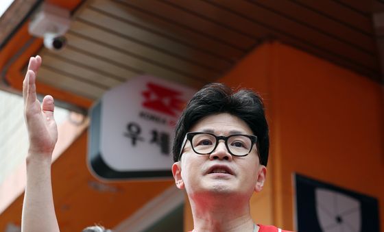 사전투표 첫날 광주서 유세하는 한동훈