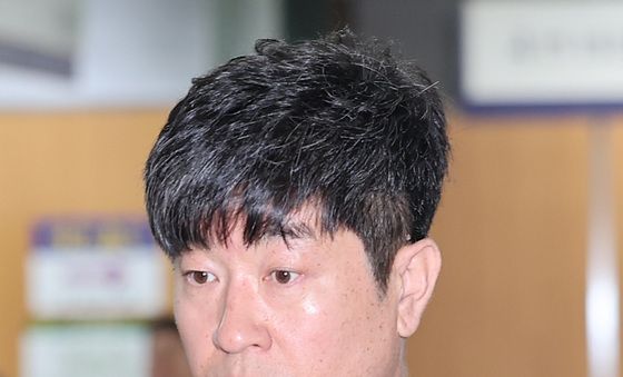 공판 출석하는 김종국 전 감독