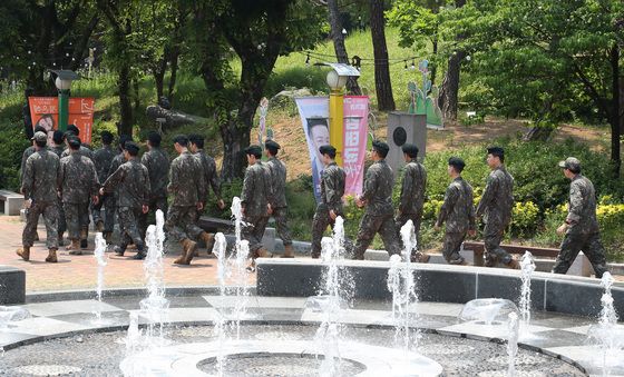 사전투표 마치고 조국수호