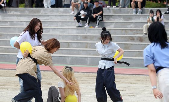 동심으로 돌아간 캠퍼스 체육대회