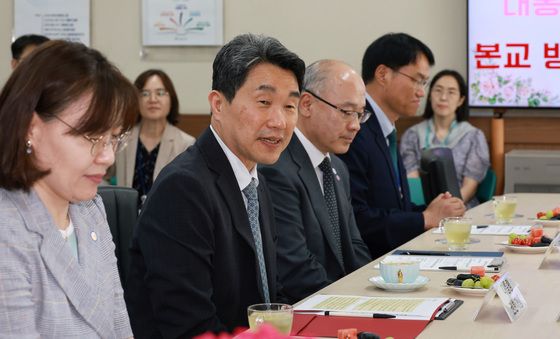 늘봄학교 운영상황 점검하는 이주호 권한대행