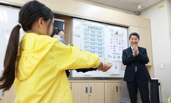 늘봄학교 방문한 이주호 권한대행