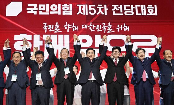 김문수 '지도부와 함께'