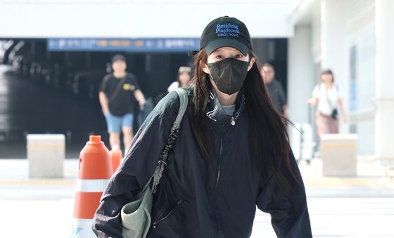 고윤정, 출국하는 AI