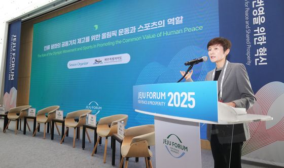 제주포럼서 발표하는 현정화 감독