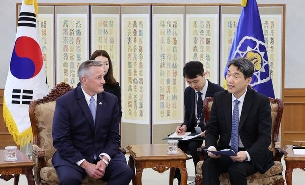 이주호 권한대행, 미국 하원 천연자원위원회 대표단 접견