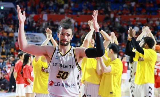 아셈 마레이, 모두 환호하세요!