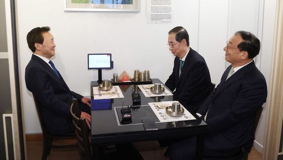 한덕수·손학규, 만찬회동