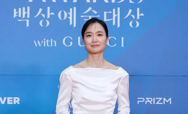 포즈 취하는 최희진