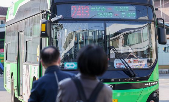 '준법운행' 재개한 서울시버스노조
