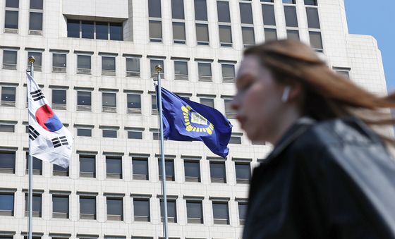 대선 앞두고 소용돌이 중심에 선 대법원