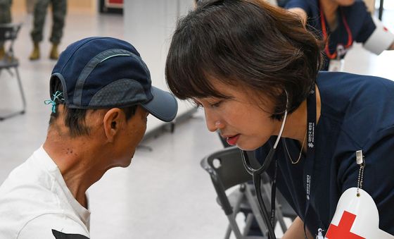 의료 지원에 나선 해병대 의료진