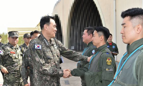 김명수 합참의장, 20전투비행단 방문