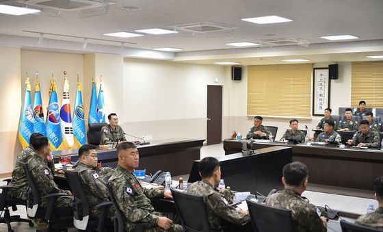 20전투비행단 찾은 김명수 합참의장